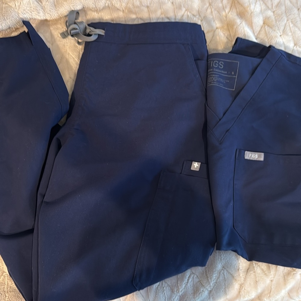 Figs Deep Blue V-Neck Scrub Top - Picture 4 of 4